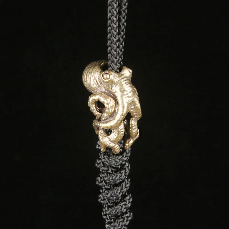 Brass Octopus Rope Pendant Octopus Keychain Pendant with Eight Directions to Finance Creative Knife Pendant with Three Links DIY