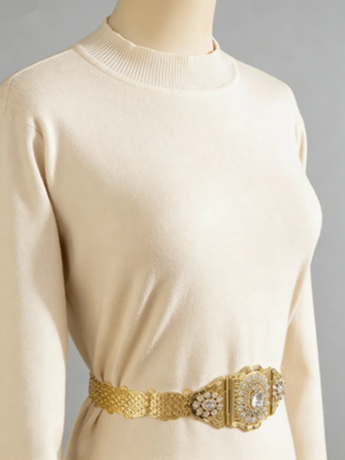 

Baroque Style Diamond Embedded Metal Waist Seal for Brides Unique Elegant Carved European And American Wedding Accessory