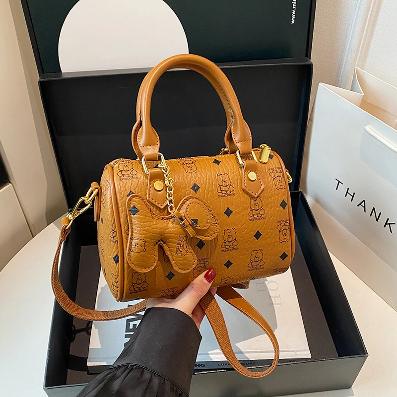 

Popular bear print hand-held bowling bag 2025 new retro high-end fashion shoulder bag trendy versatile pillow bag