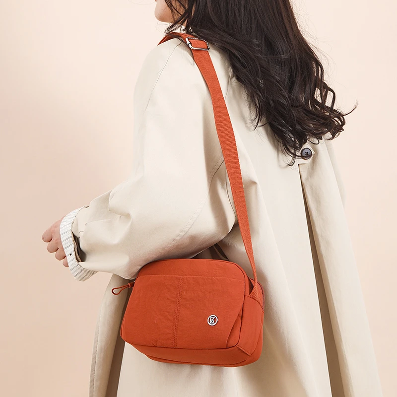 

Trendy Ultra-light Nylon Crossbody Bag Adjustable Strap Women's Shoulder Bag Zipper Closure Fashionable Lightweight