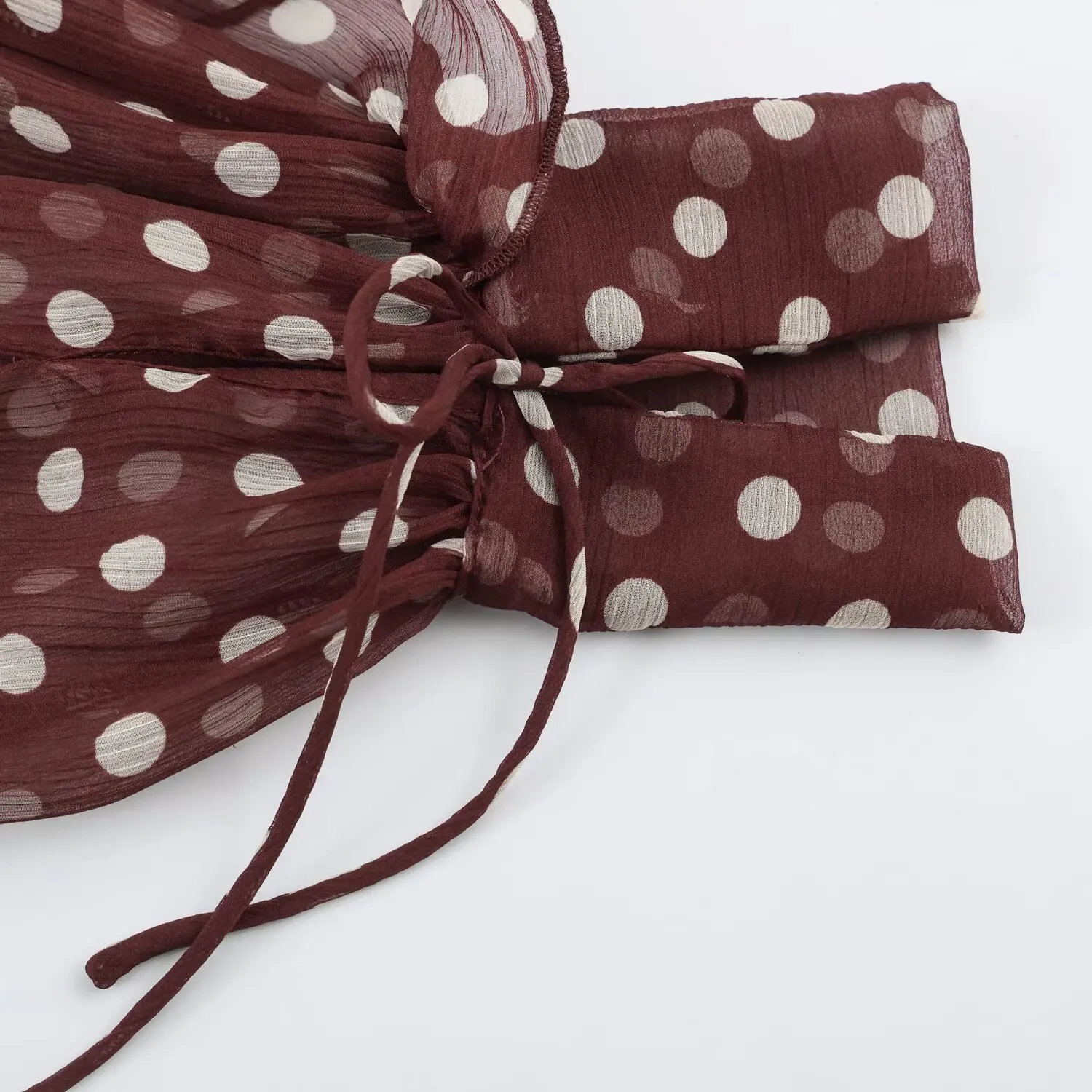 BSAY 2026 Herbst Vintage Polka Dot Damenbluse mit V-Ausschnitt, geschichtetem Rüschensaum, Laternenärmeln, Kordelzug am Ärmelbund und lässigem Schnitt – Detail 15
