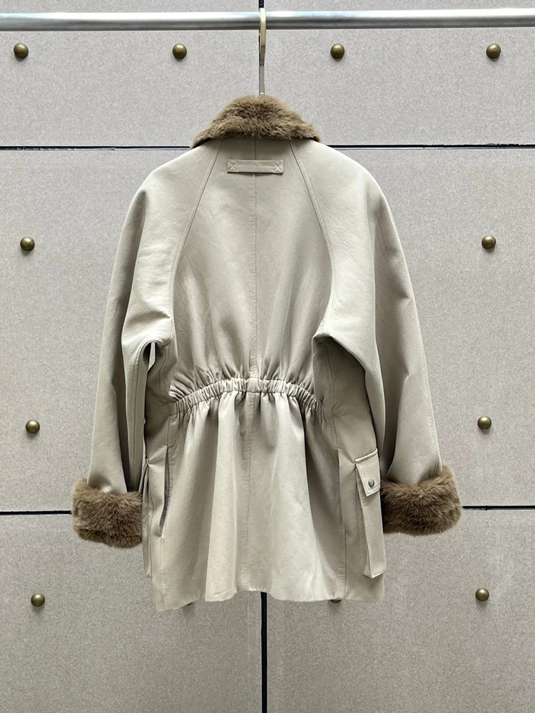 New women's utility-style jacket for Winter 2026, featuring a fur collar, multiple pockets, and a waist-cinching design.