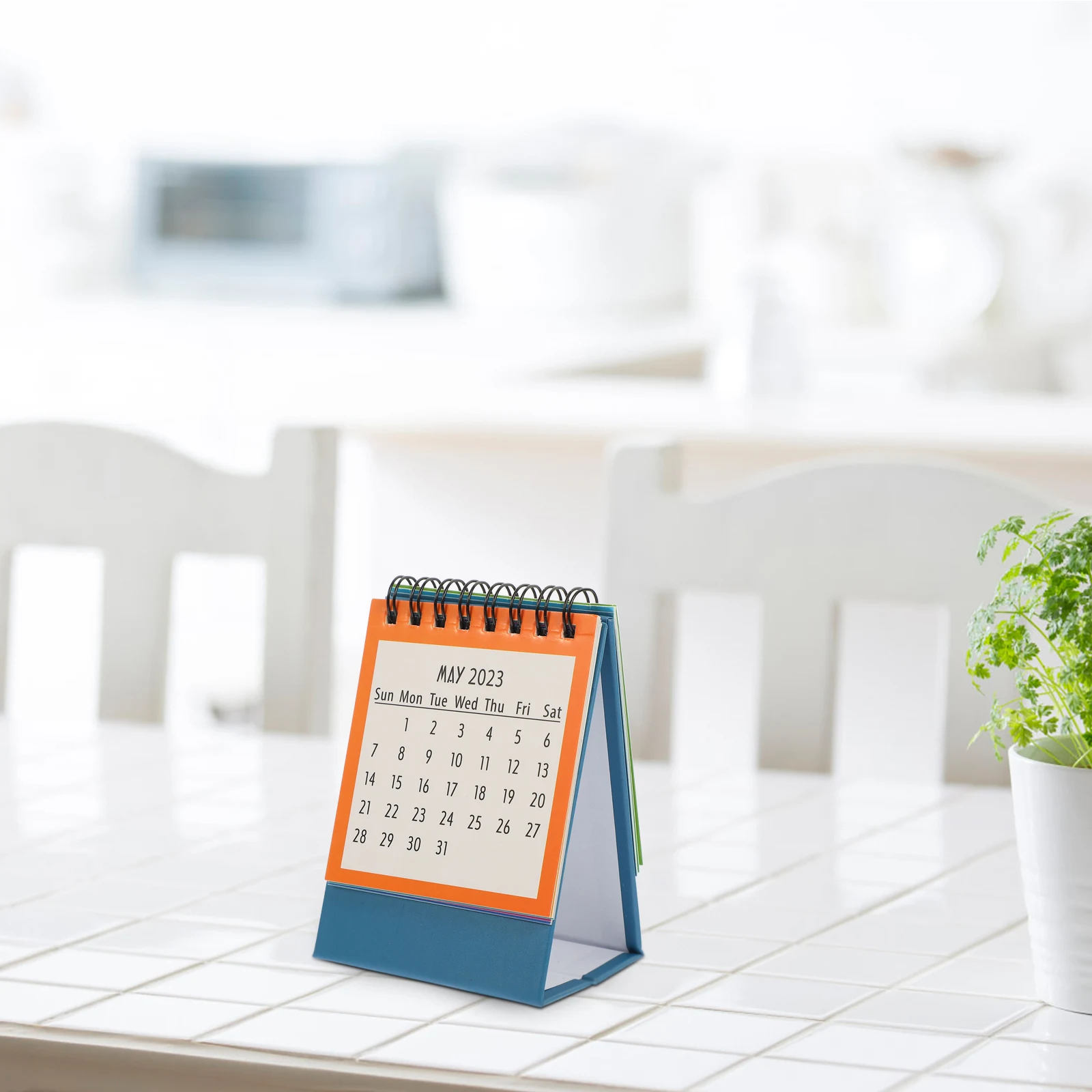 Small Desk Calendar 2023 English Printing Mini Paper Table Calendar Desktop Schedule Planner Organizer Desktop Decor
