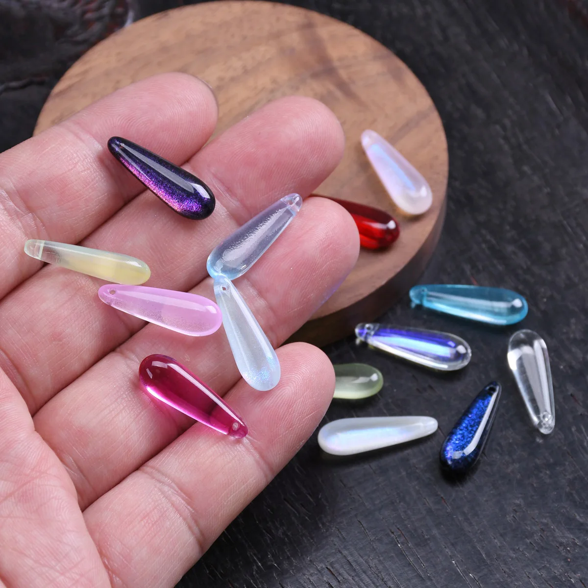 10 Stück 22 x 7 mm lange tropfenförmige Kristallglasplatte, gebohrte Anhänger, lose Perlen für Schmuckherstellung, DIY-Ohrring-Ergebnisse – Detail 3