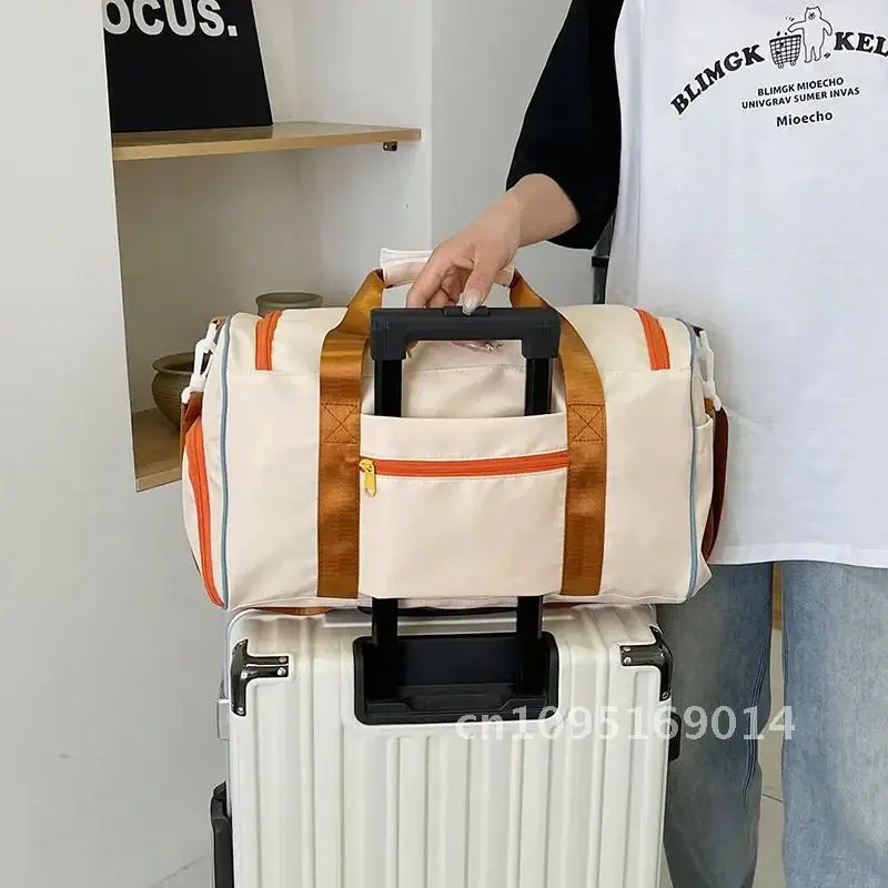 

Color Large Crossbody Sports and Fitness Bag Blocking Capacity Travel Fashionable Short Bag Travel Totes for Luggage Trips Hand