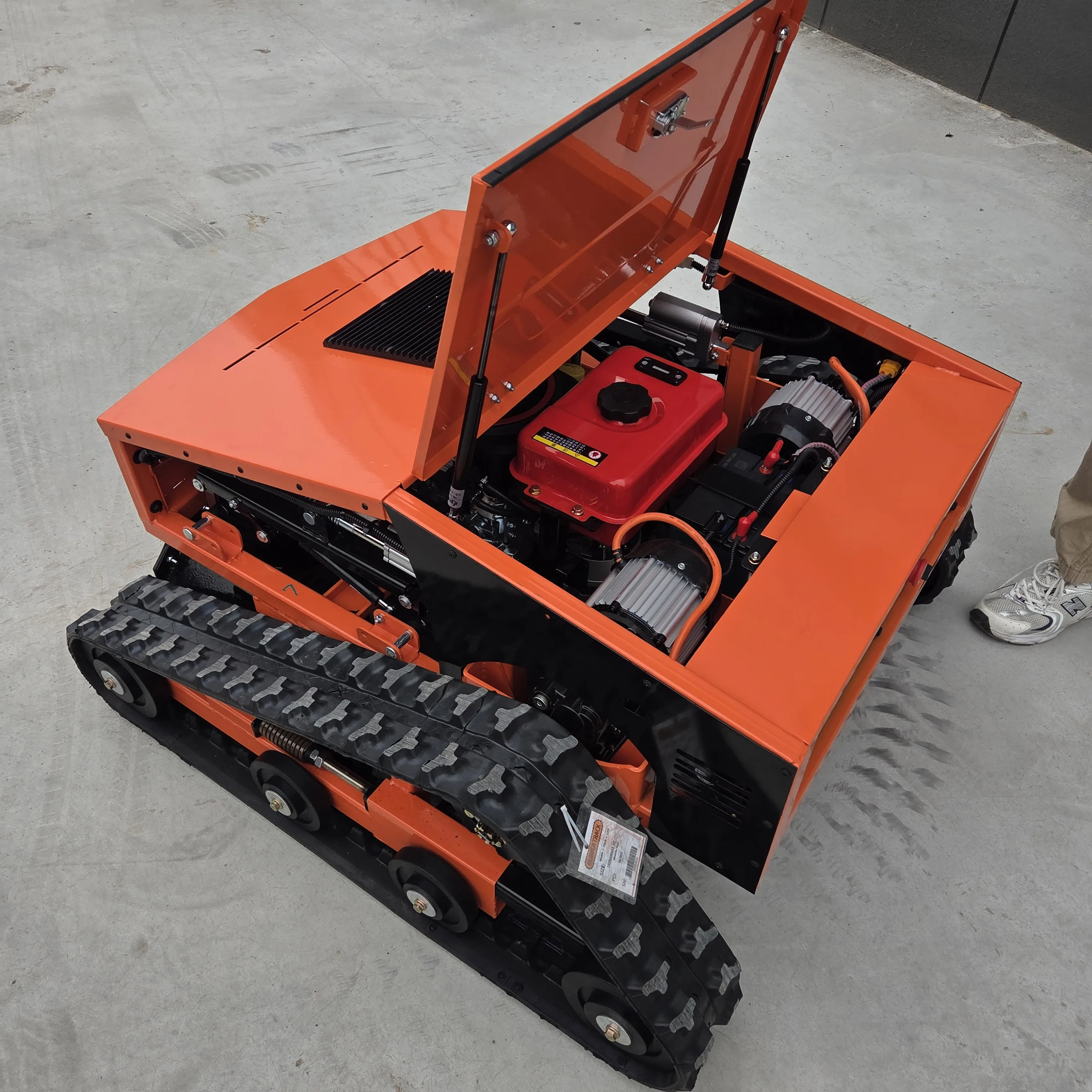 

Умная газонокосилка с возможностью индивидуальной настройки, CE/EU5/EPA, 800 мм, 3800 ㎡ Ультрадальний пульт дистанционного управления для ферм и газонов