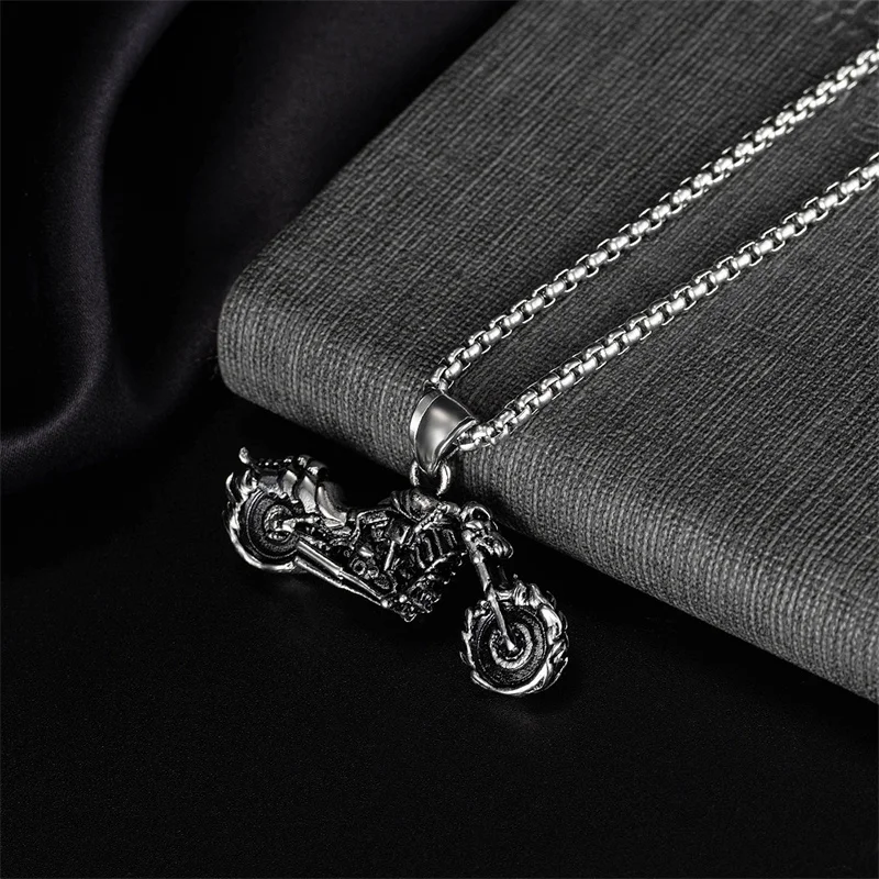 2022 Trend Skull Flame Motorcycle Pendant Necklace Hip Hop Punk Soul Chariot Men\'s Titanium Steel Necklace Jewelry Accessories