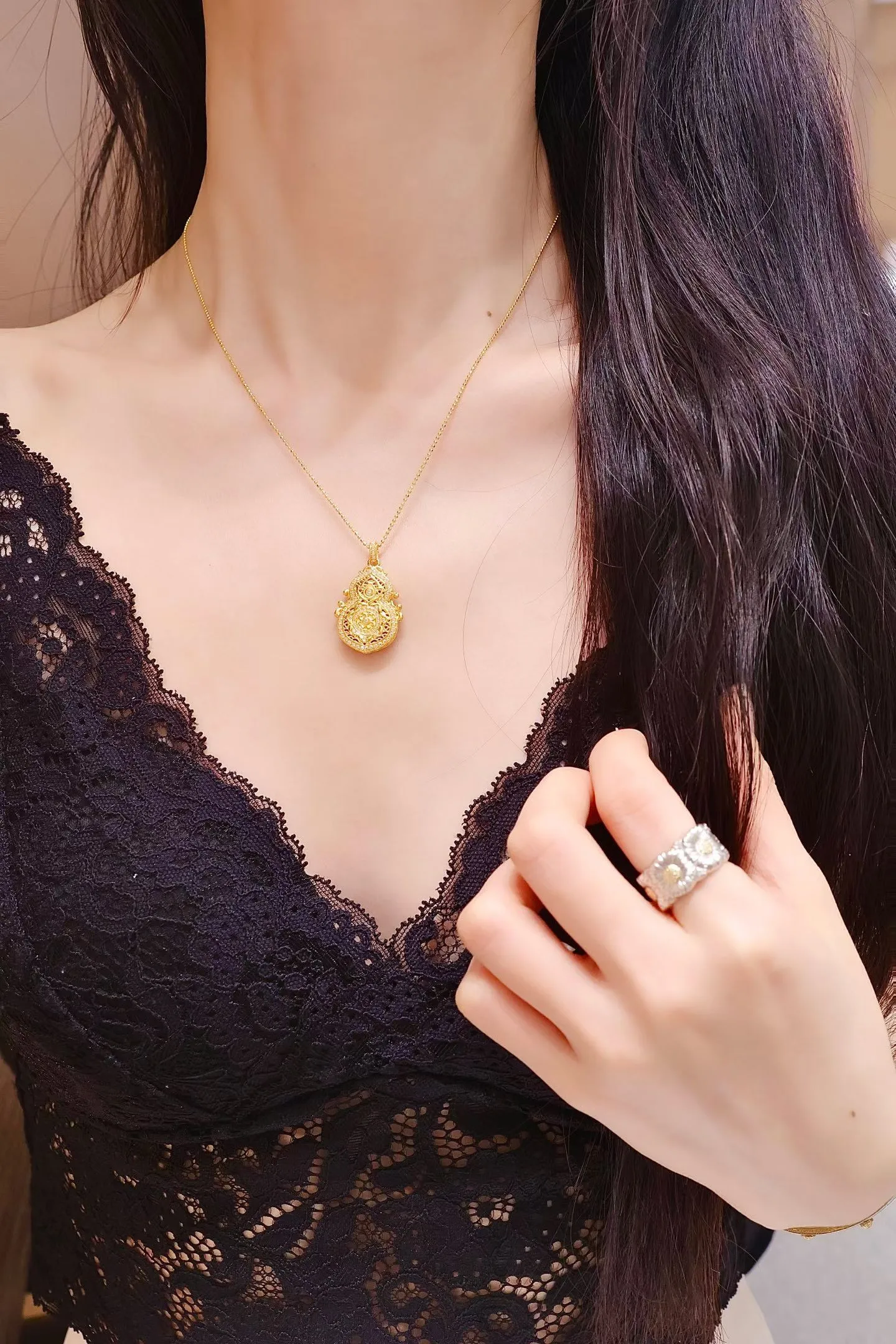 18K Gold 3D Technology Gourd-Shaped Pendant in Gold Color, 