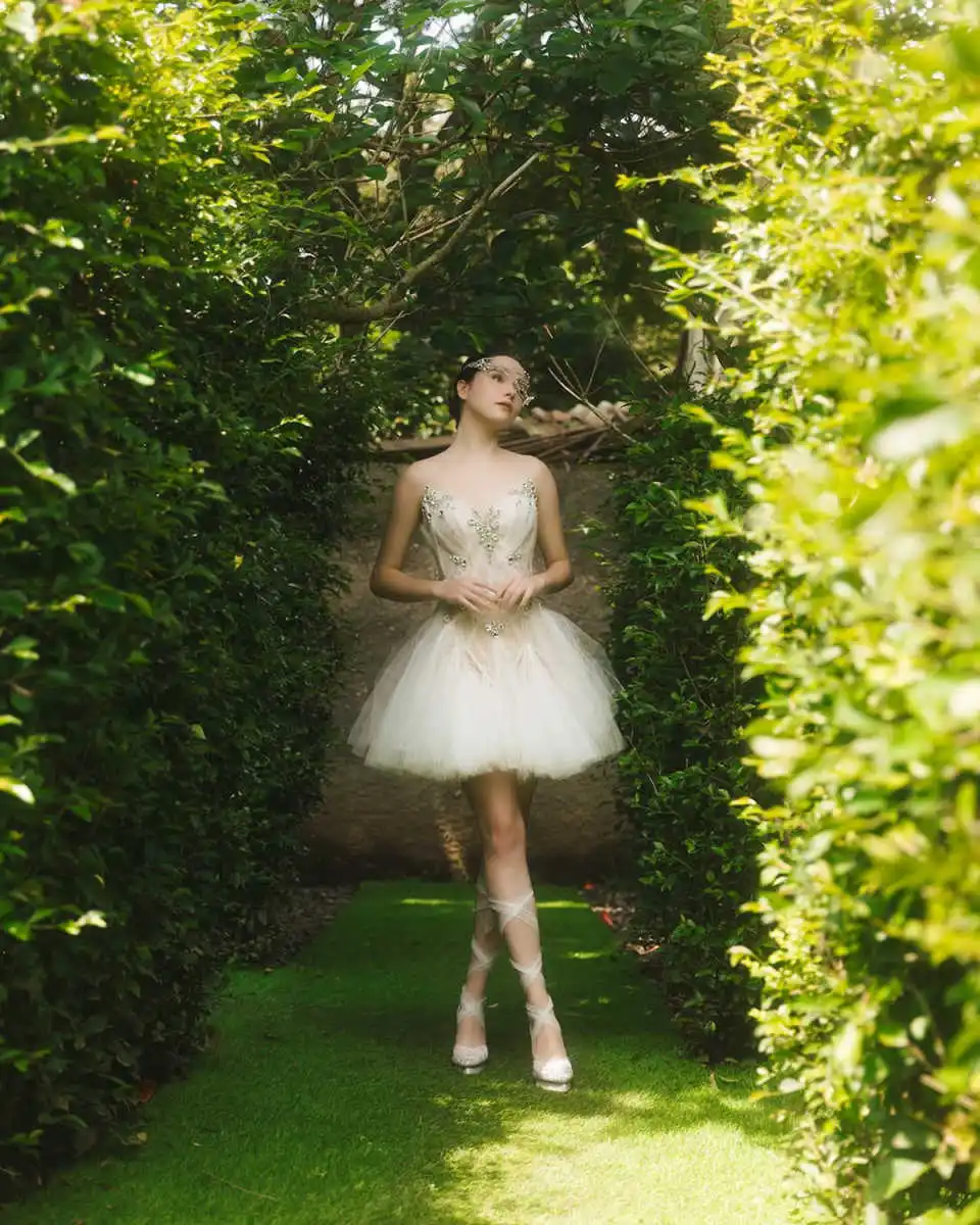 فساتين زفاف أنيقة على شكل حرف V على شكل حرف V فساتين زفاف عتيقة بدون حمالات مخصصة فوق الركبة طول رداء صغير De Mariée