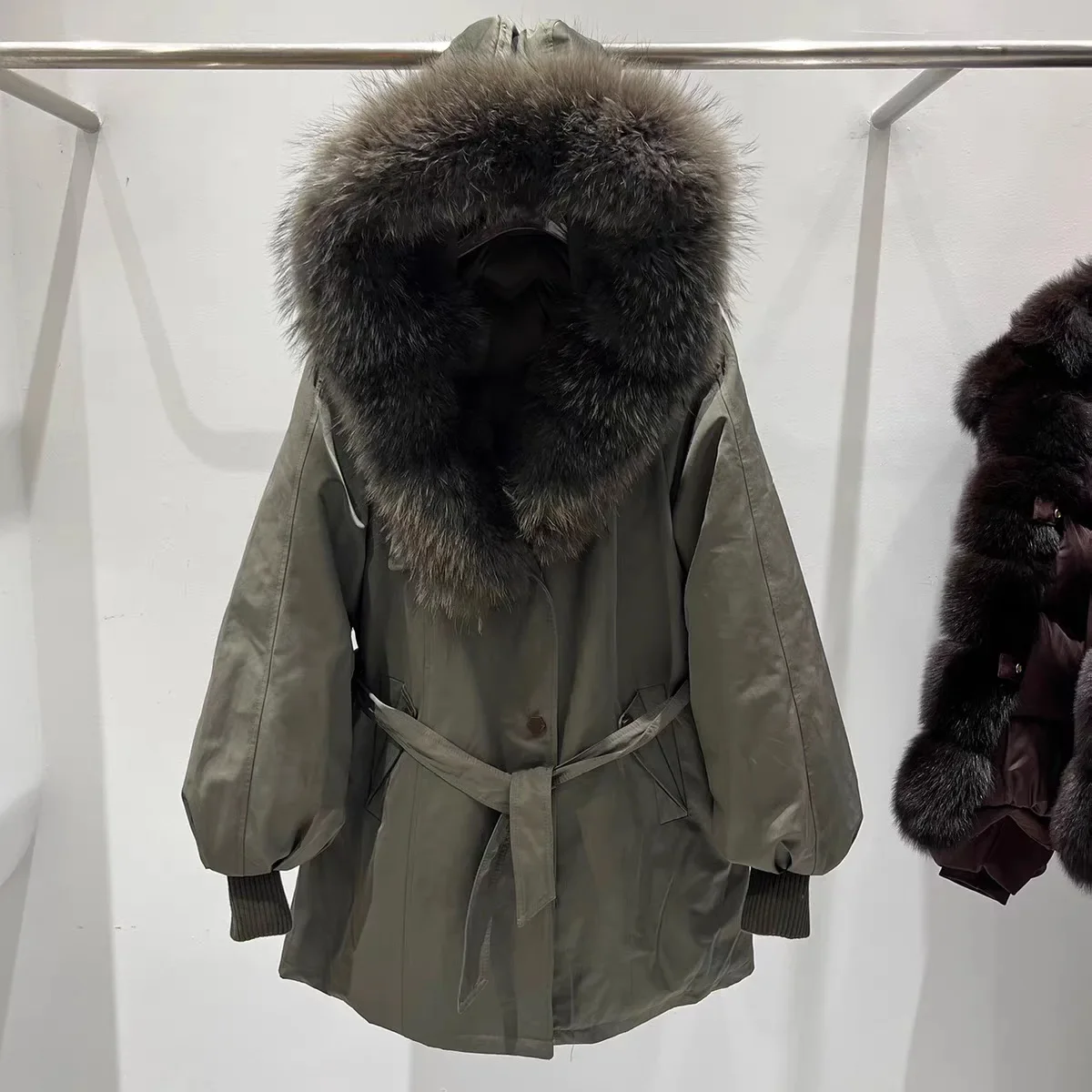 2026 Winter Women's Down Jacket Hooded Fox Fur Warm Windproof Pike Jacket