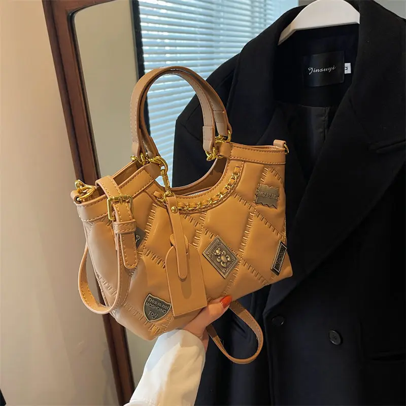 

Fashion Diamond Lattice Badge Tote Bag Women Chain Leather Stitching Handbag Ladies Large Capacity Shoulder Crossbody Bags 2025