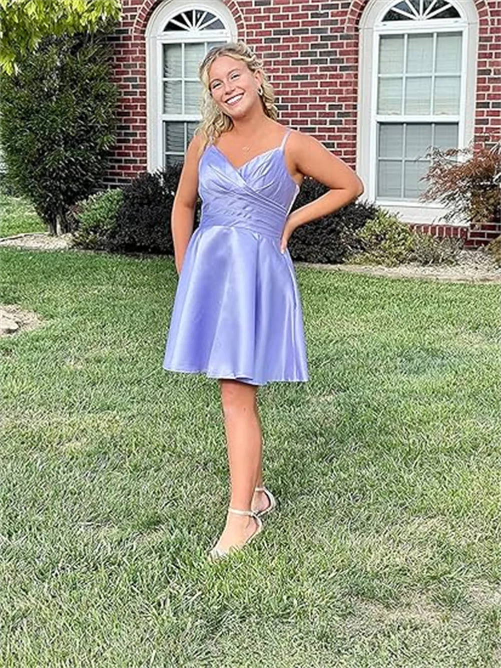 

Customized Women's V Neck Short Homecoming Dresses For Teens Spaghetti Straps Party Dress With Pockets Mini A Line Cocktail Gown