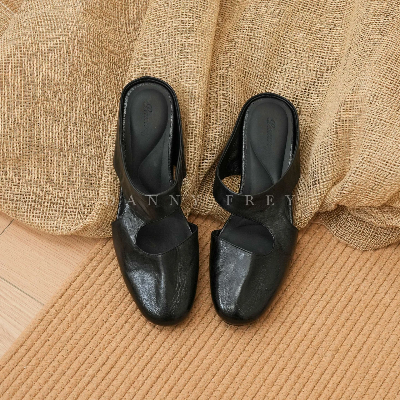 

2026 Spring/Summer New Japanese-style Slip-on Shallow Casual Versatile Height-increasing Mule Slippers for Women