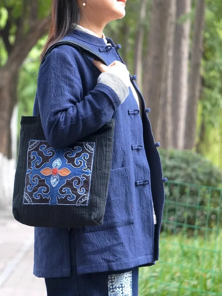 sac-bandouliere-en-jean-fait-main-avec-broderie-taizu-sac-a-dos-pour-femme-design-original-chai-tea-song-tissu-noir-et-gris