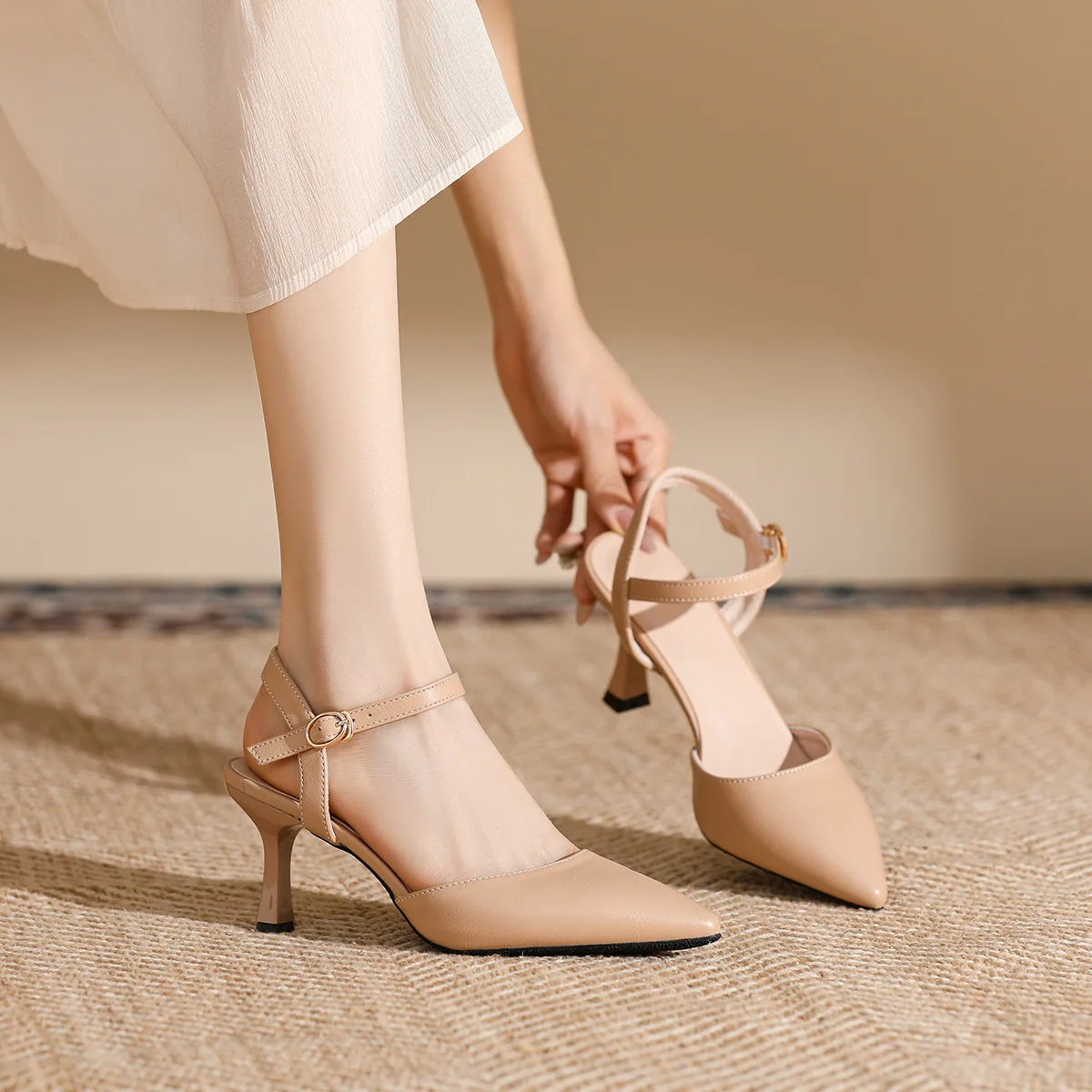 

Размер 30–44, летнее новое поступление, удобная женская обувь на высоком каблуке с острым носком, черные туфли на тонком каблуке с босоножками