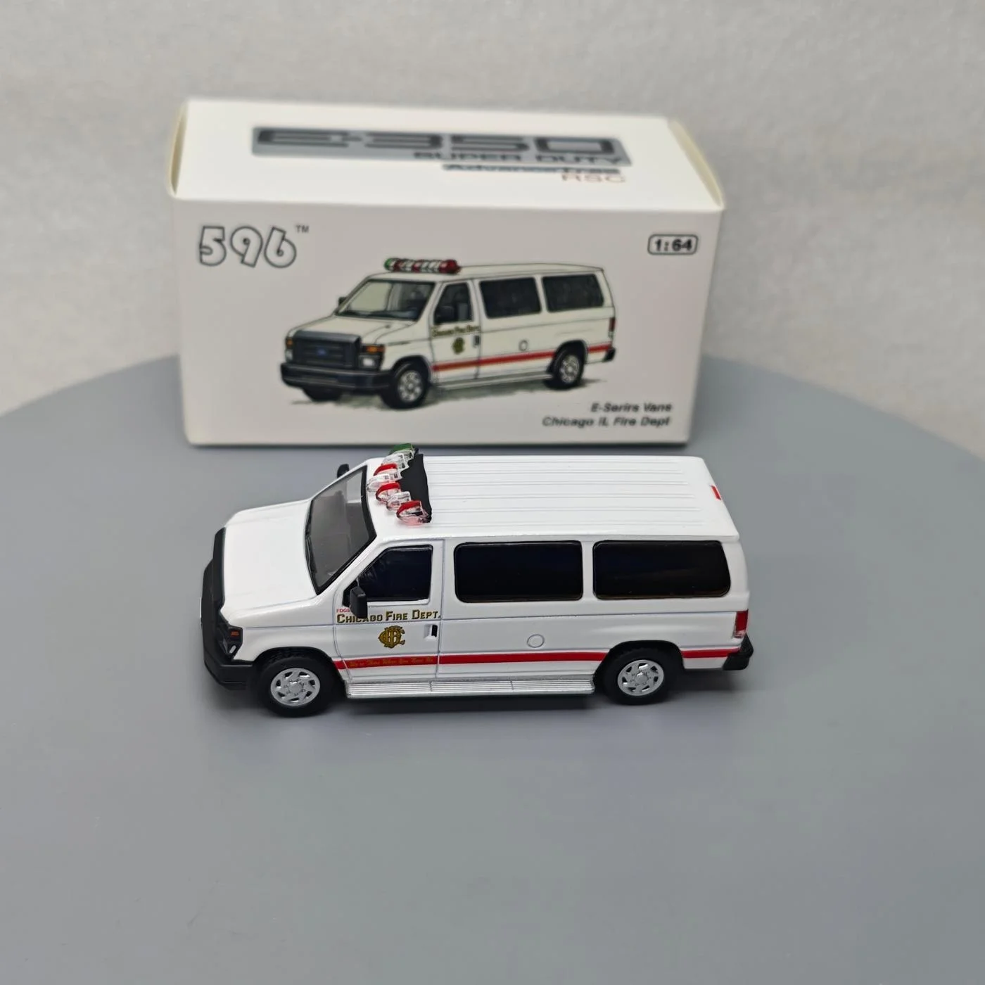 596 1:64 Wagoneer/CV/Tahoe/Suburban/Express/ Taurus alloy car model