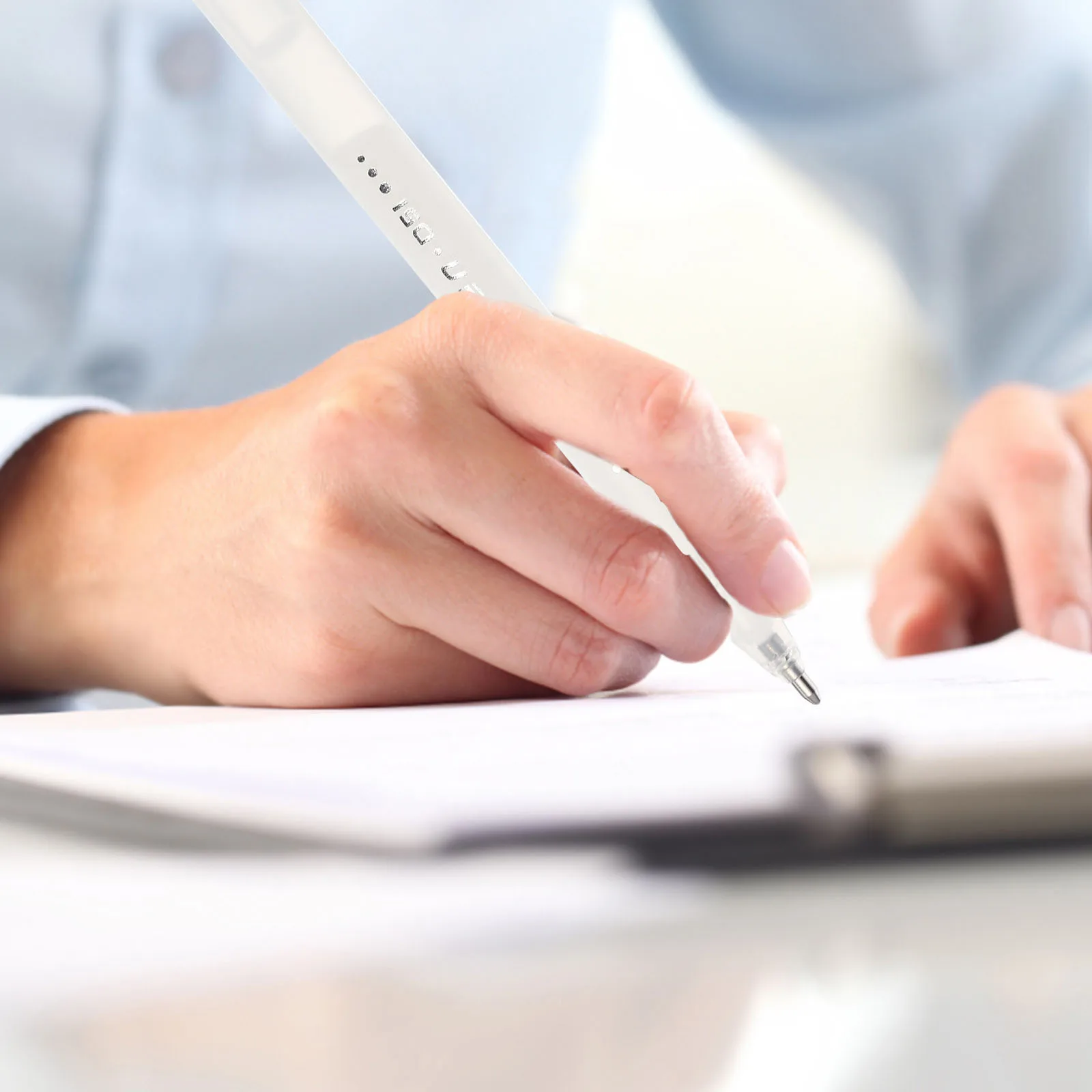 

4Pcs Creative Glue Stick Pens Leak-Proof Design Strong Hold Great for Paper Bonding Projects Kindergarten Art Supplies