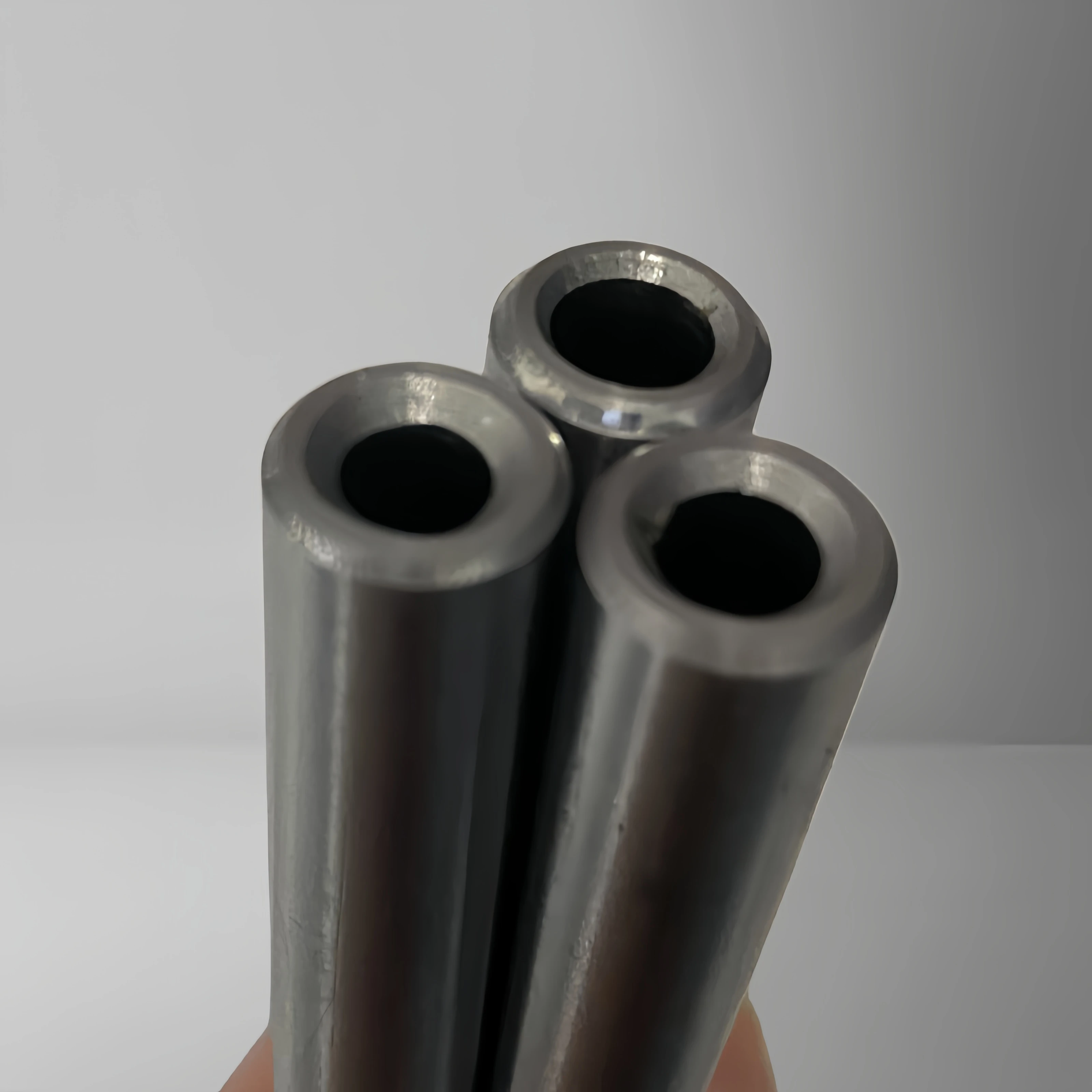 Seamless steel pipe alloy hydraulic pipe turning chamfer outer diameter 16mm