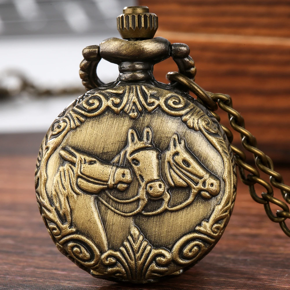 

Mini Size Three Horses Embossed Bronze Necklace Watch Kids Men Women Arabic Numerals Dial Vintage Stylish Quartz Pendant Clock