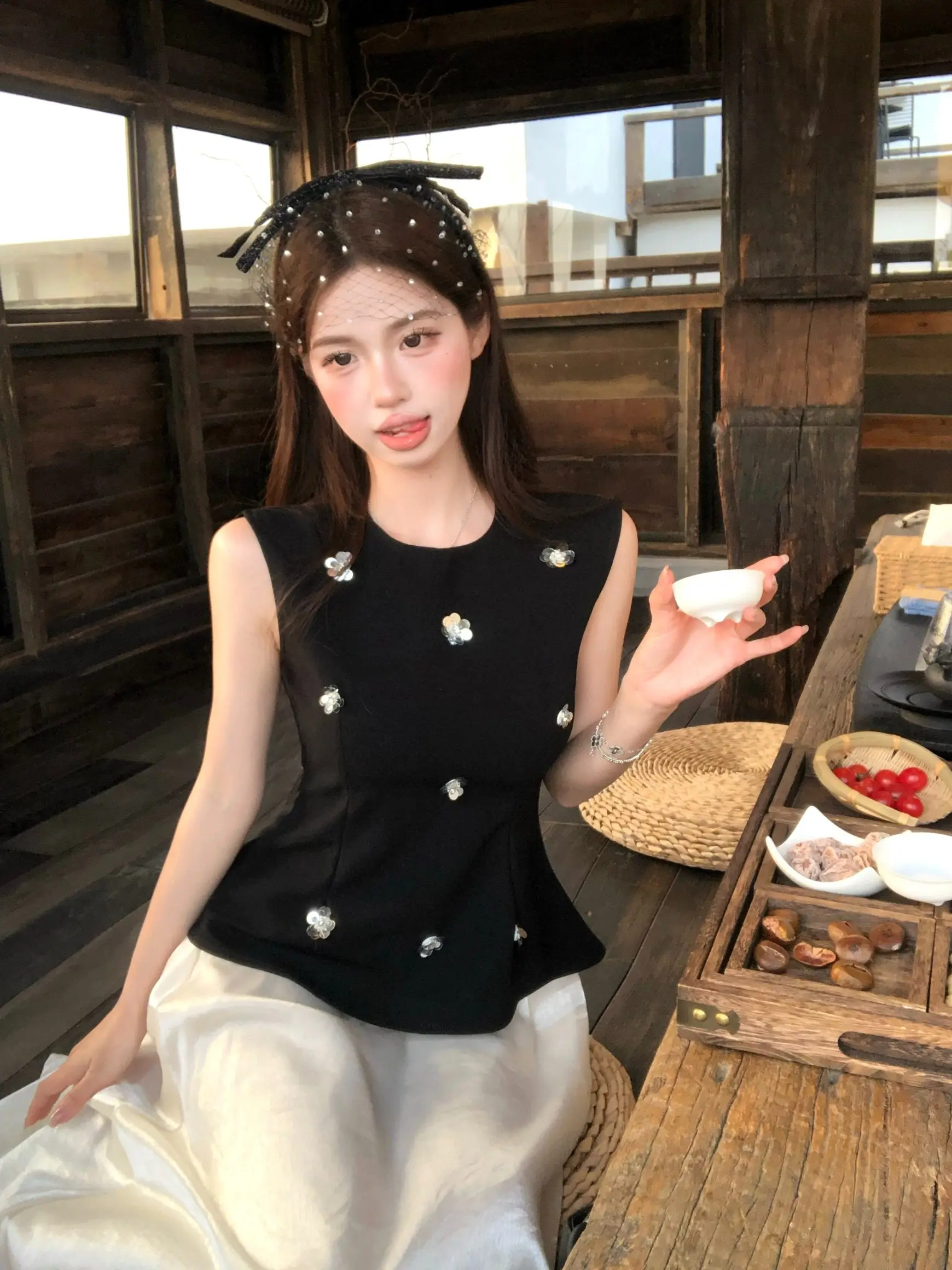 

Fashionable Black Sleeveless Top And Skirt Set Women's Spring 2026 New Style Slimming Waist Design Breathable Medium Weight