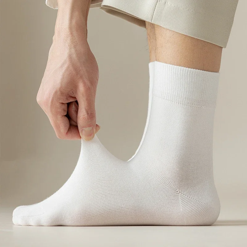 ผู้ชายธุรกิจถุงน่องสีทึบกลางถุงเท้าผ้าฝ้ายดูดซับเหงื่อBreathable Fallow All-Matchถุงเท้ายาวสําหรับชาย