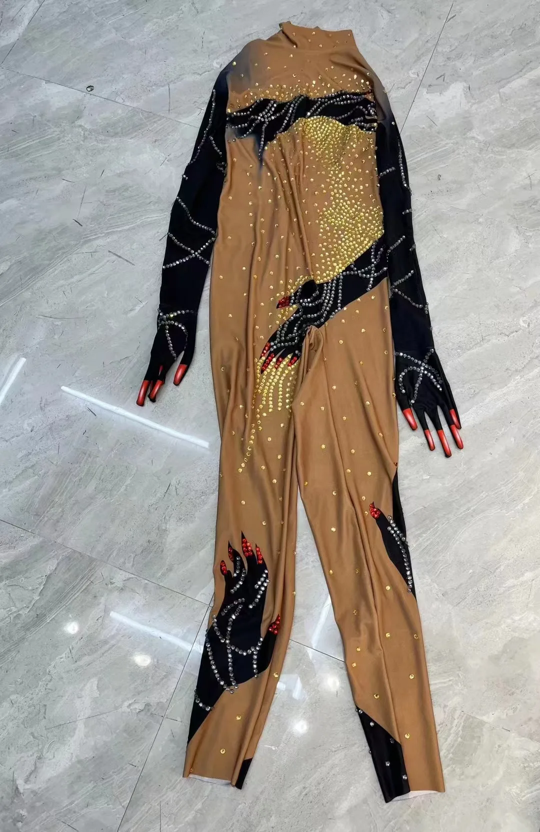 Nowa seksowna dłonie pełna diamentów Bar w stylu klubu nocnego DJ piosenkarka sceniczna gość GOGO występ błyszczący kombinezon ze strasami