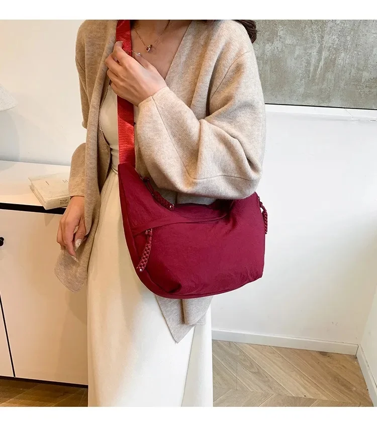

Fashionable and minimalist Korean version dumpling bag, popular this year, new high-quality shoulder bag, large capacity tote