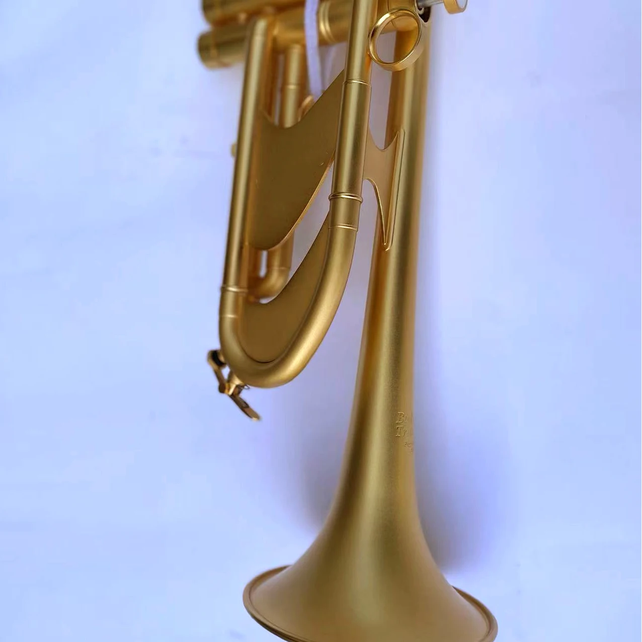 China Manufacture Sand Golden Plated High Level Brass Instruments Heavy Trumpet