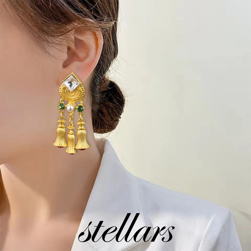 

Vintage Gold Color Rhinestone Tassel Stud Earrings Palace-Style Niche Design Light Luxury Women's Fashion Jewelry Accessory