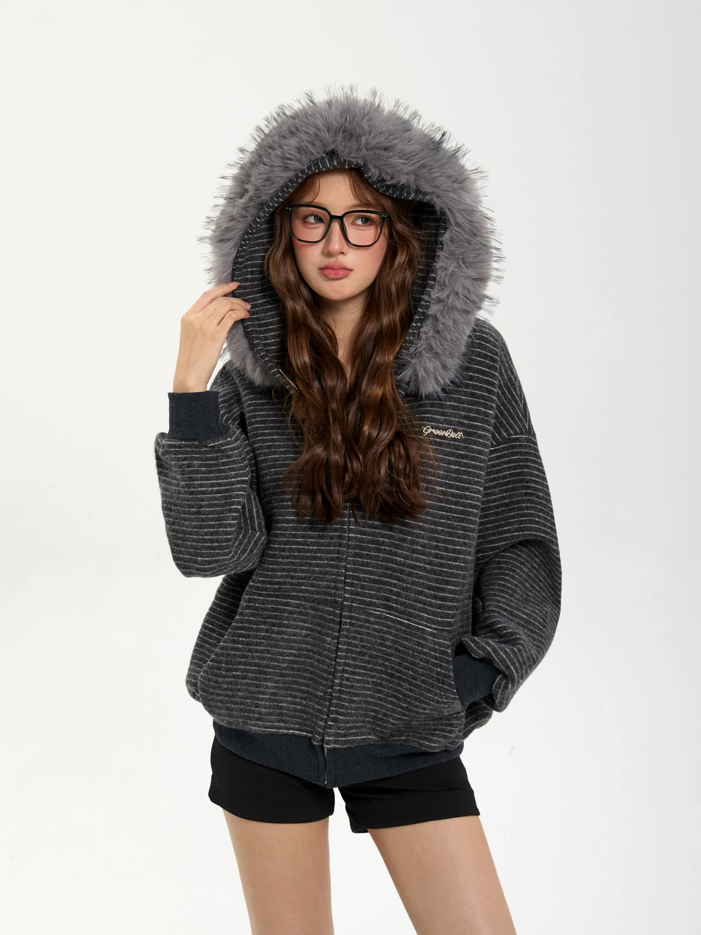 

7KEEWEN Осенне-зимняя толстовка-кардиган в американском ретро-стиле, свободного кроя, модная, брендовая, в полоску, с отстегивающимся меховым воротником, с капюшоном, на молнии