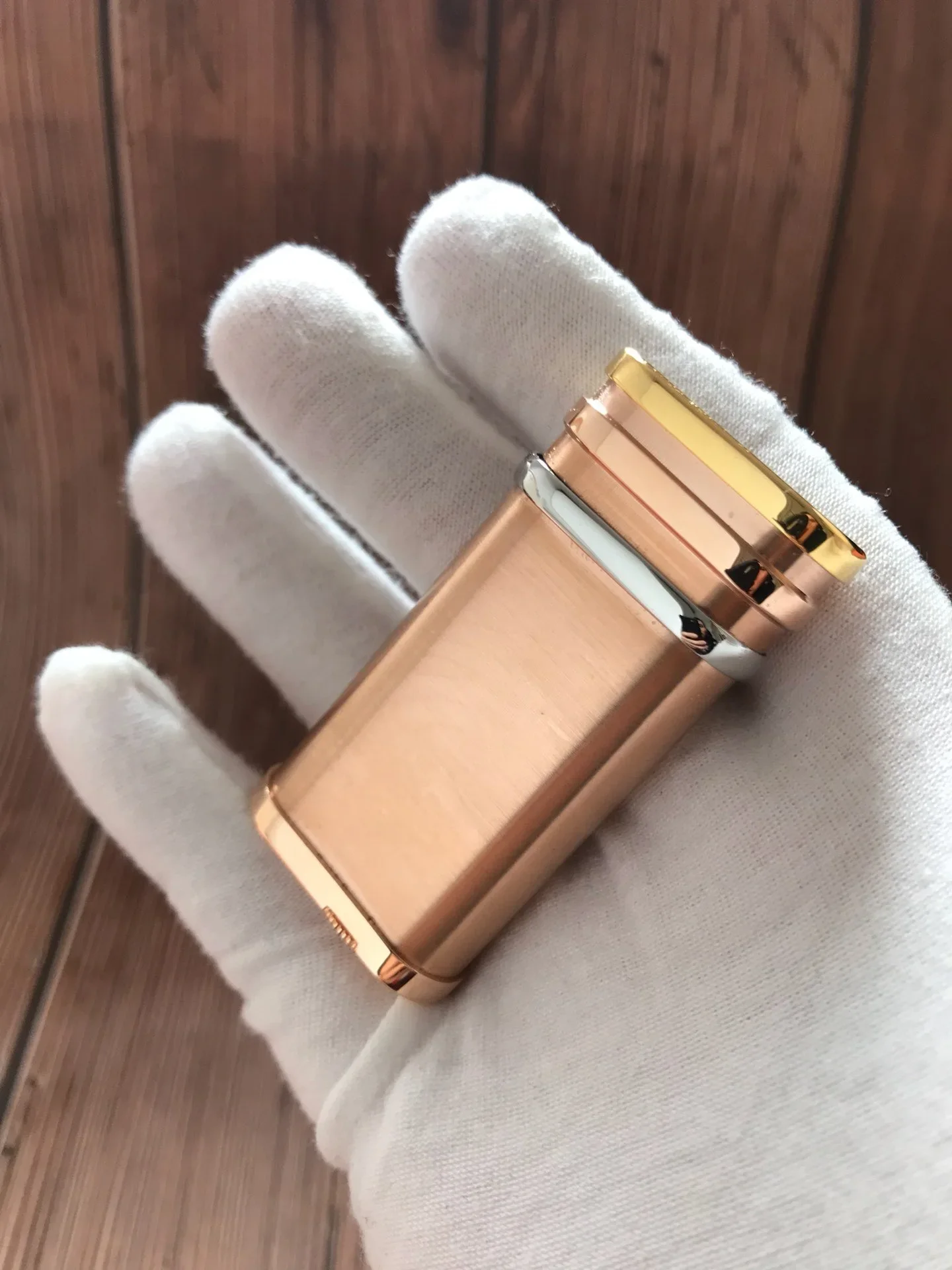 

Rose Gold Metal Inflatable Cigar Lighter Retro Roller Ignition Butane Gas Lighter High-end Cigarette Accessories for Smokers