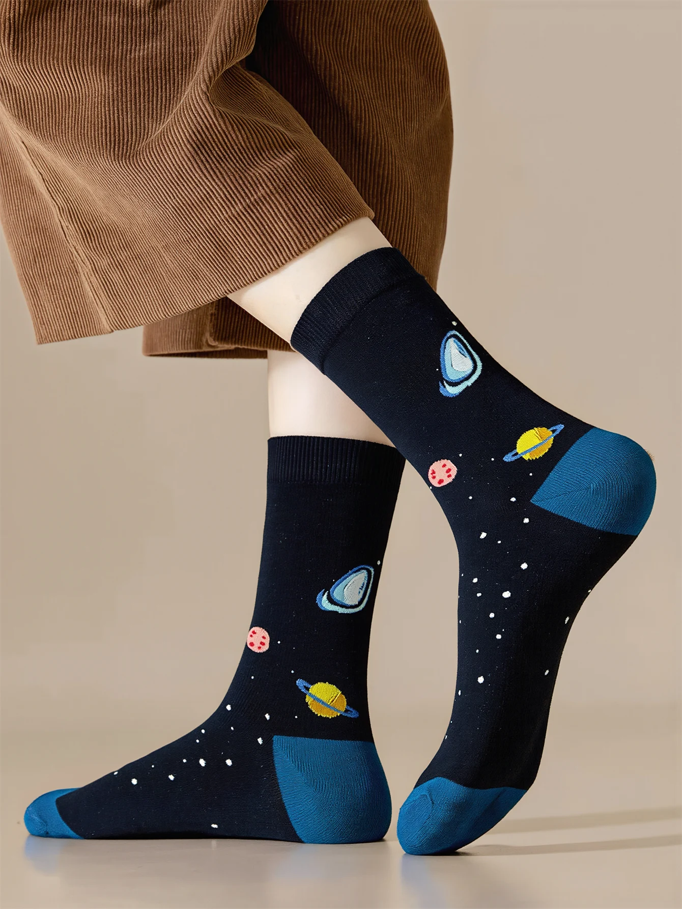 1 Pairs Space Planet Galaxy Print Men's Cotton Socks Personality Novelty Cosmic Pattern Mid-Calf Socks For Men Skateboard Socks