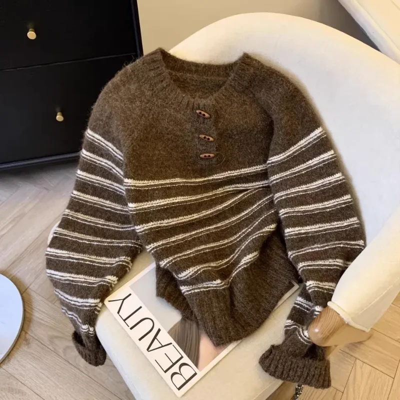 

Женский осенне-зимний новый стильный свободный повседневный универсальный облегающий модный темпераментный полосатый пуловер с круглым вырезом, свитер