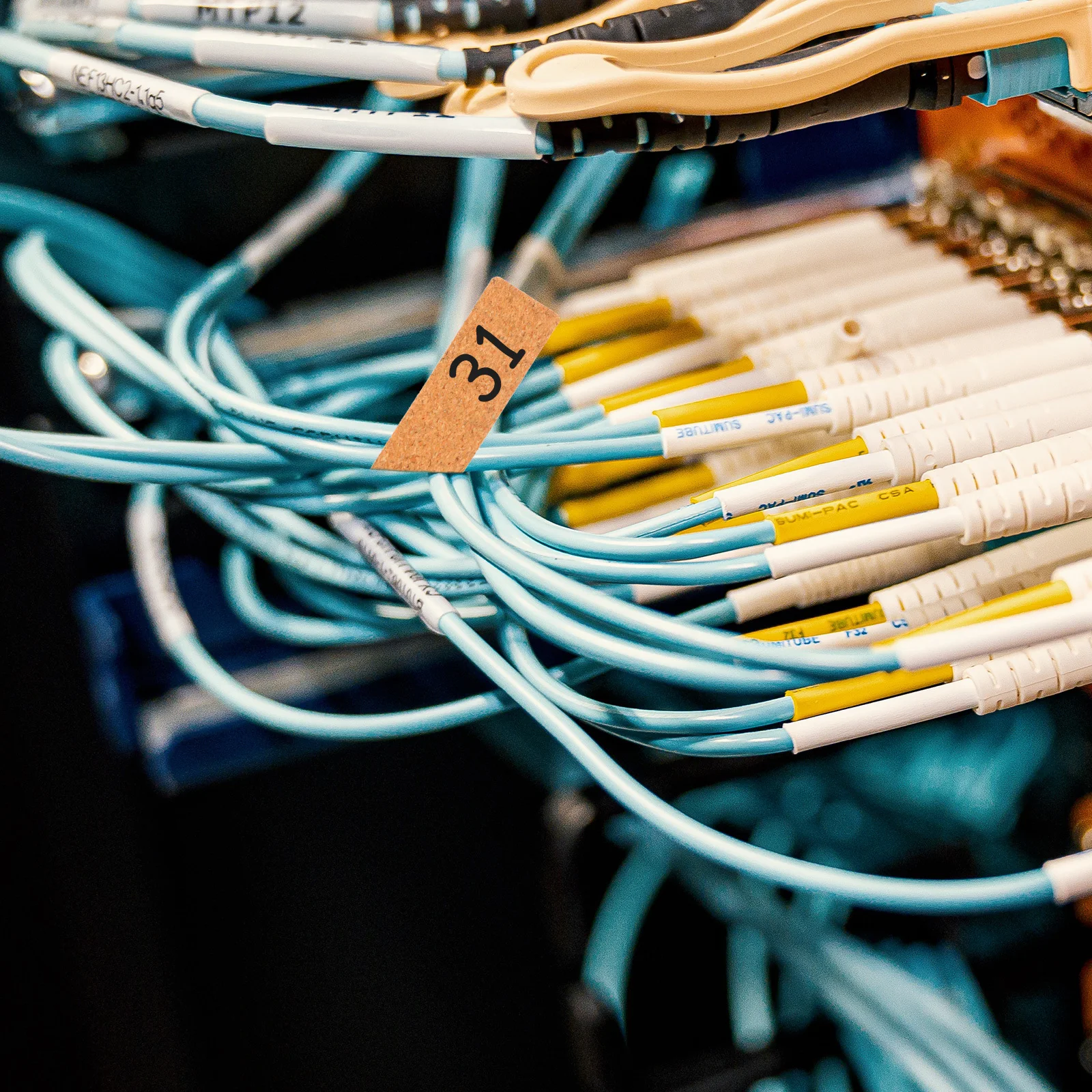 21 Buah Label Kabel Tahan Air Label Identifikasi Kabel Gabus Berperekat untuk Pengorganisasian Kabel Rumah Kantor Ethernet