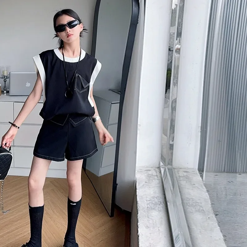 

Girls 2025 New Black and White Splicing Vest Fashion Shorts Casual Sports Two-piece Set Girls Summer Temperament Set