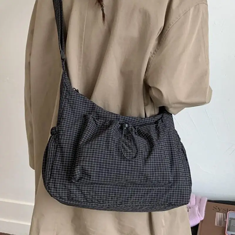 Fotografia 3: Bolsa de Ombro Leve com Estampa Xadrez Coreana para Mulheres e Meninas, Moda para Compras e Lazer