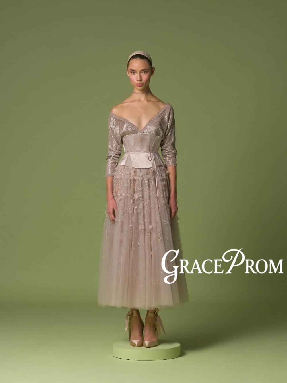 Women Formal Wear Photoshoot - فستان سهرة ميدي من التول بتصميم