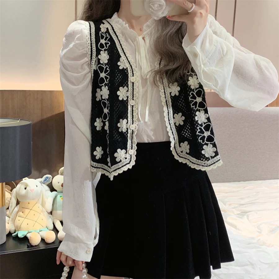 Small Fragrance Style Knitted Vest Short Women's Outerwear Spring Summer Fashion V-Neck Hollow out Design Single Button Closure