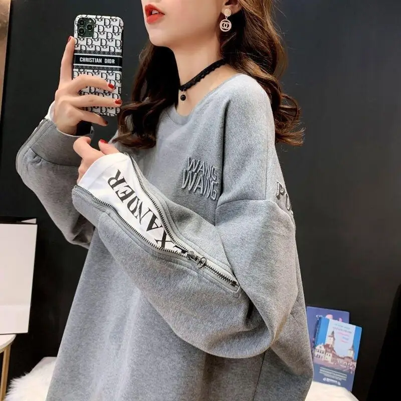 

2026 Women Autumn Winter Korean Version Spliced Long Sleeved Plush Western Style Casual Age Reducing Round Neck Fake Two Piece
