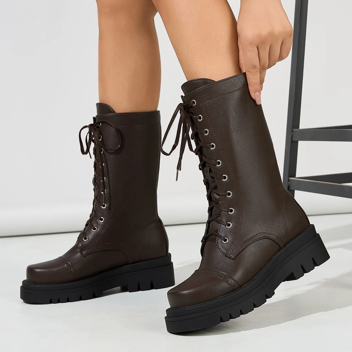 

2025 Autumn Winter New Platform Flat Heel 5CM Lace-up College Locomotive Wind Tongue Tube Female Boots