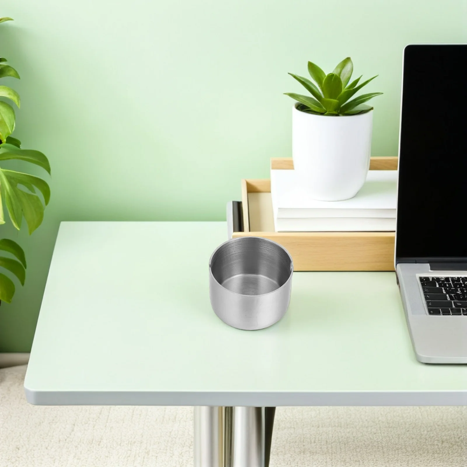 

Stainless Steel Windproof Ashtray with Lid Compact Design Ashtray for Porch Yard Deck Camping Travel Smoke Management