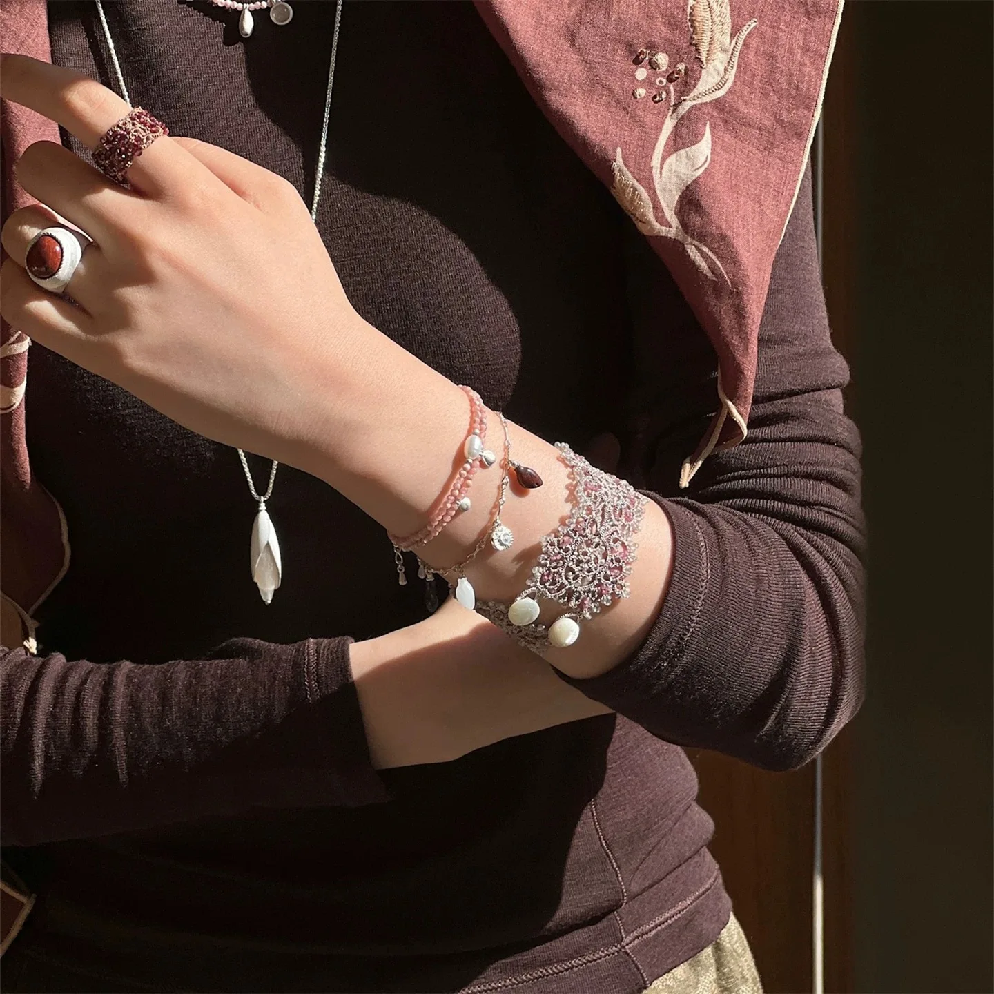 Withered Red Patterned Stone Freshwater Pearl Bead Bracelet Necklace, Women's Retro High-end Feeling Collarbone Chain