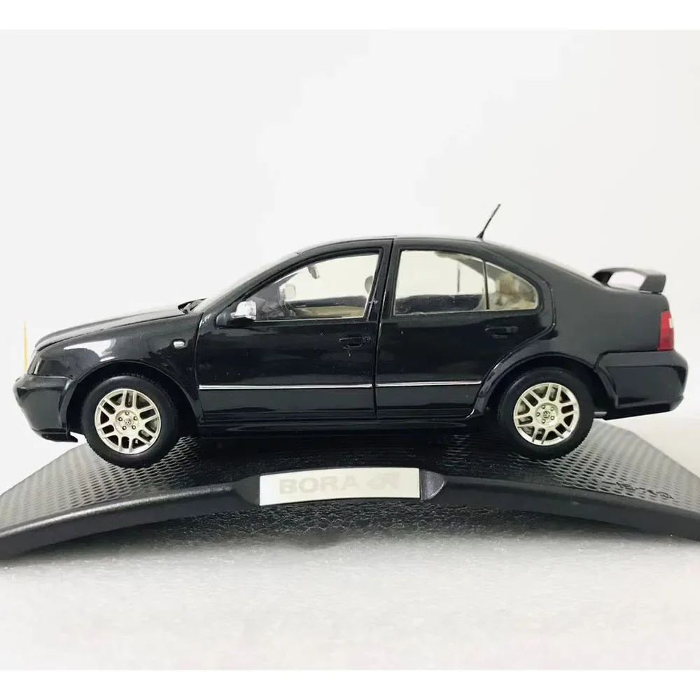 Die-cast 1:18 Scale Faw Volkswagen Old Bora R Classic Simulation