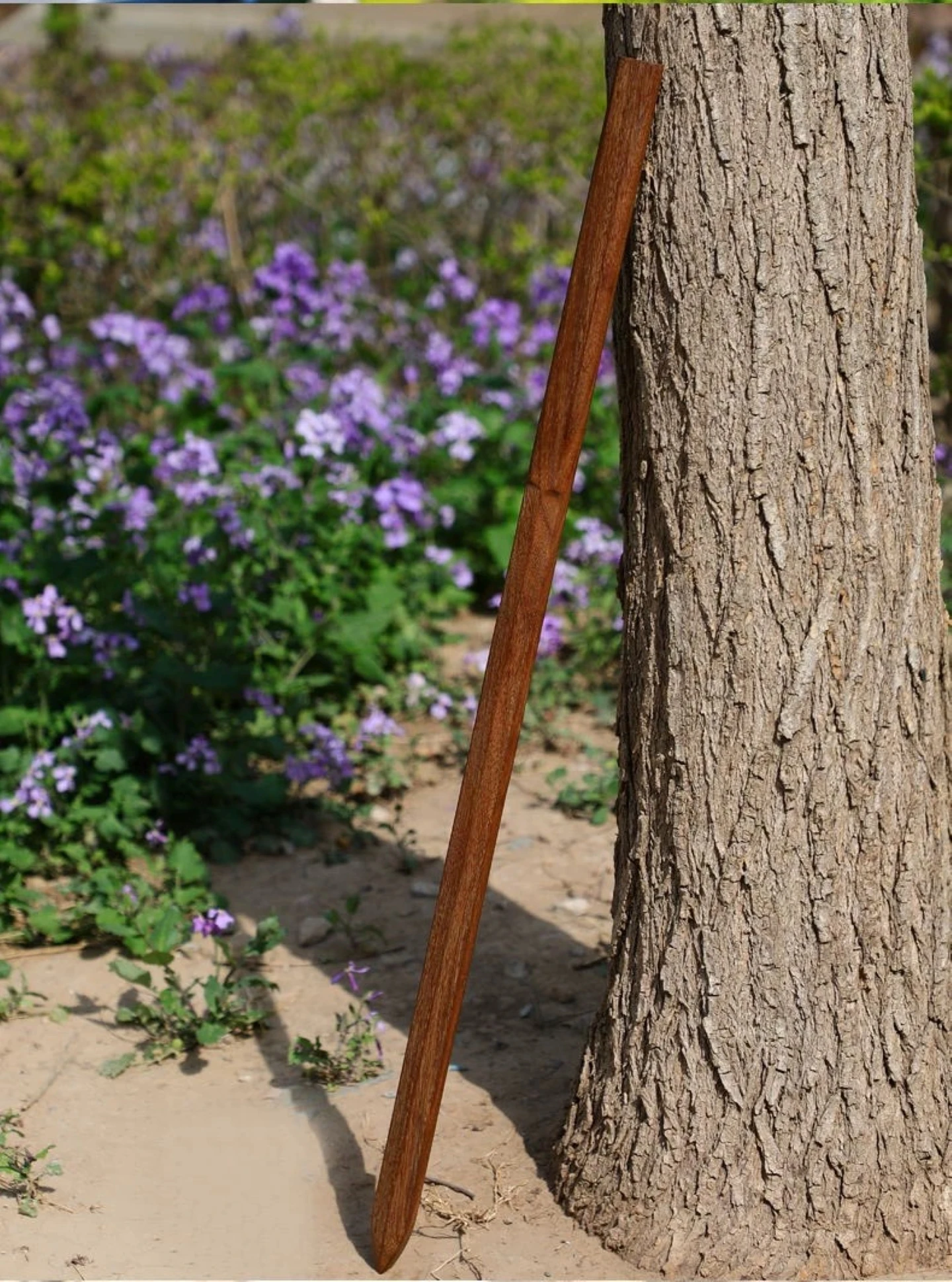 厚みのある重い蟻の木一体型剣棒 本物の木製片手剣 両手剣 武道練習用