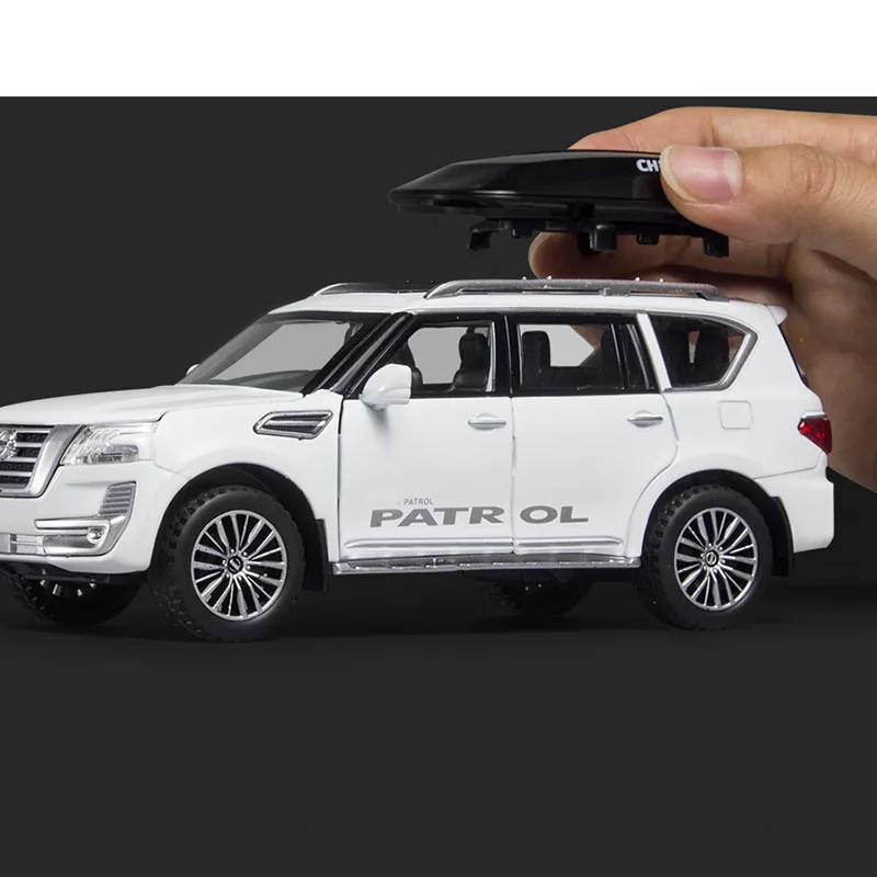 1:32 Patrol Alloy Diecast Y62 Toy Car Model With Travel Rack Sound And Light Pull Back Vehicle Collection Children's Toys gift