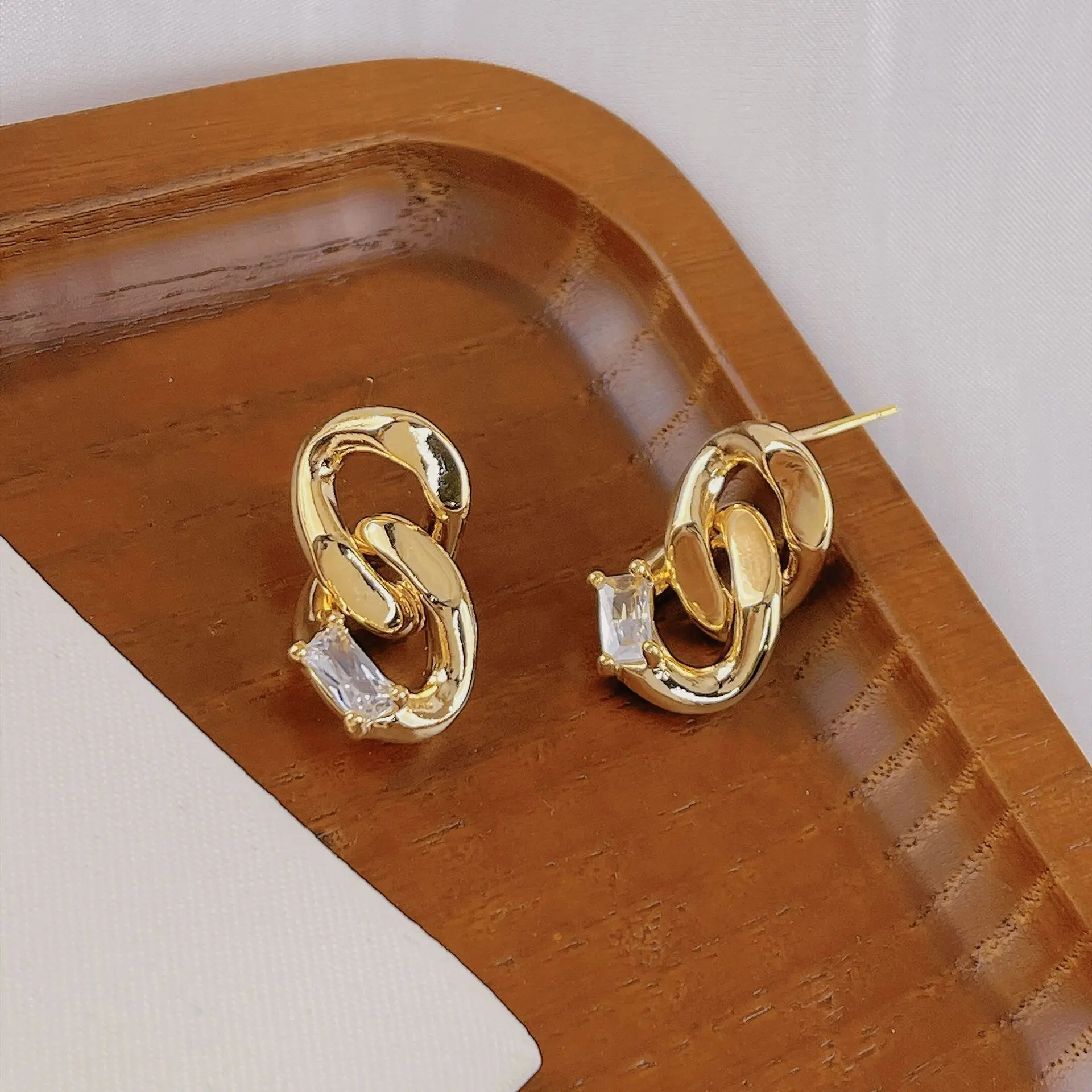 أقراط اللؤلؤ ذات التصميم العتيق للنساء ، الأقراط الشهيرة على الإنترنت ، إبرة الفضة ، أنيقة ومتقدمة ، بالجملة