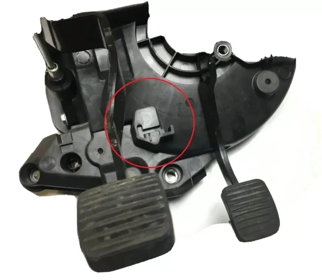 Clutch Pedal Return Spring For Vauxhall Corsa Clutch Assist Spring Corsa D and E New Chassis Clutches Parts Auto Accessories