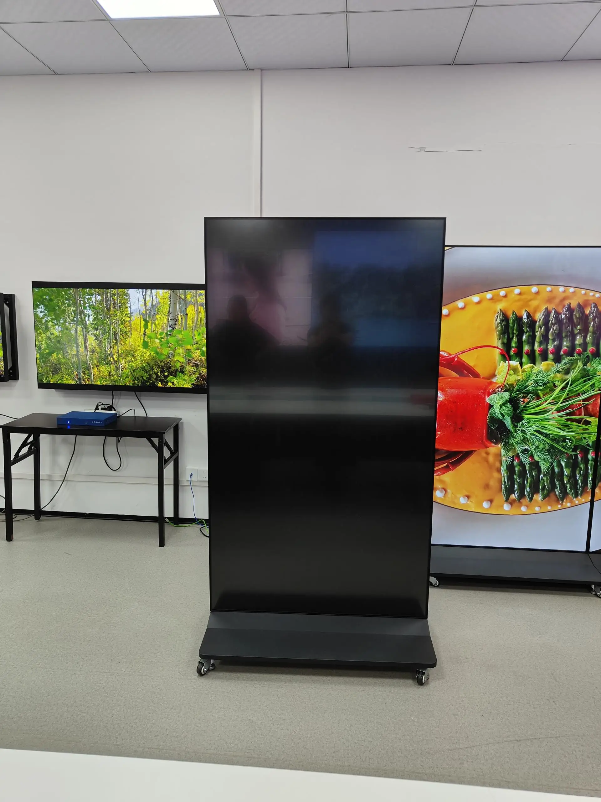 شاشة لمس عالية الوضوح مقاس 46 بوصة تعمل بنظام Android Network LCD جهاز مصعد شاشة إعلانية