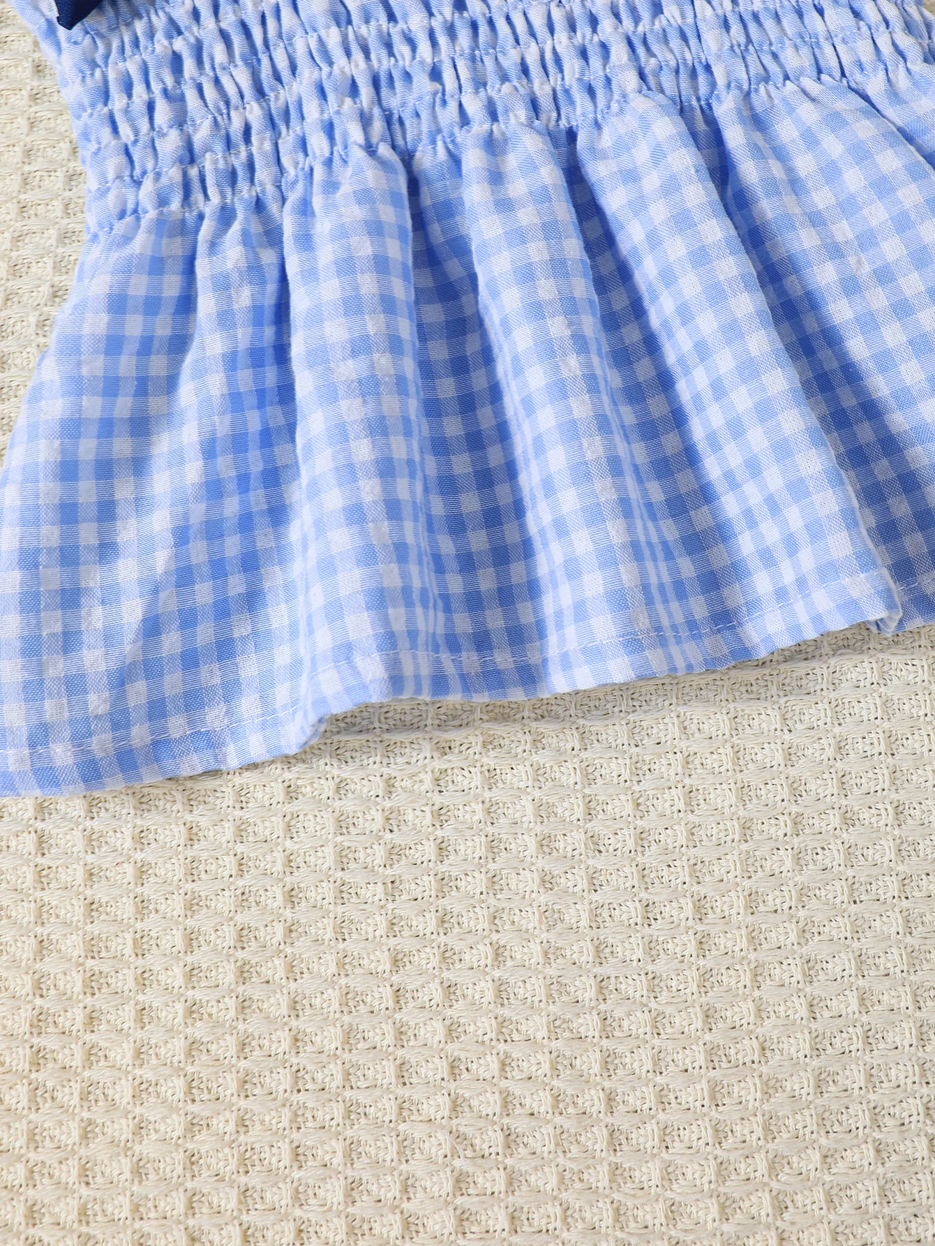 طقم بناتي لعيد الاستقلال مع نمط شبكي بدون أكمام وحزام علوي وسروال قصير مكون من قطعتين مع تصميم فيونكة #4