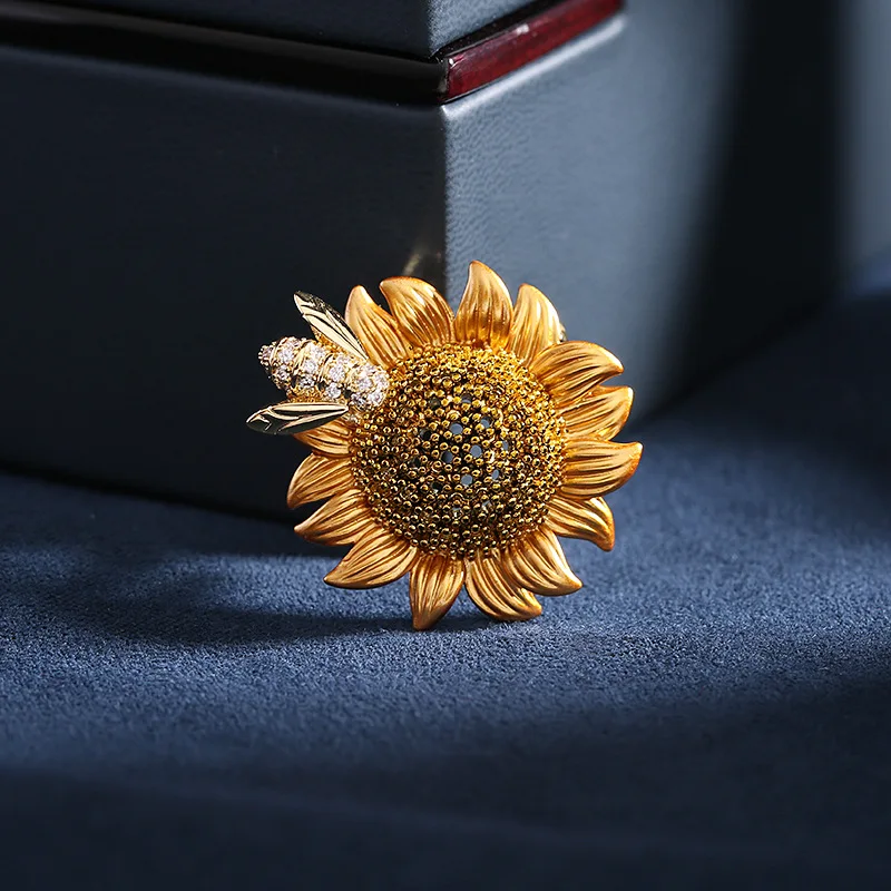 

Elegant Fashion Sunflower Brooches For Women Vintage Brass Gold Plated Brooch Pins Coat Luxury Jewelry Accessories